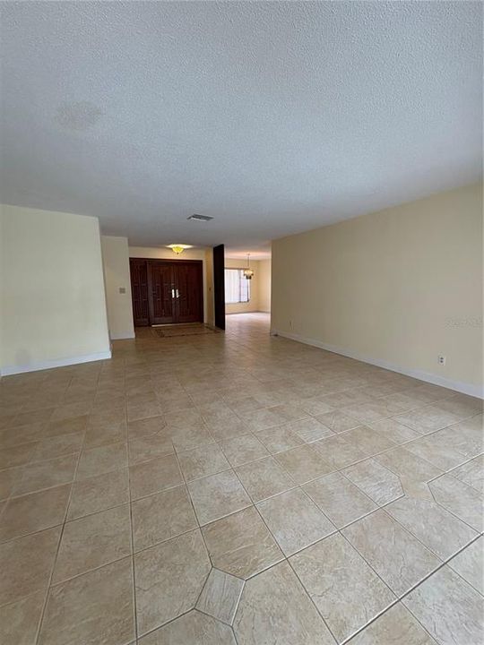 出租: $3,800 (4 贝兹, 3 浴室, 2697 平方英尺)