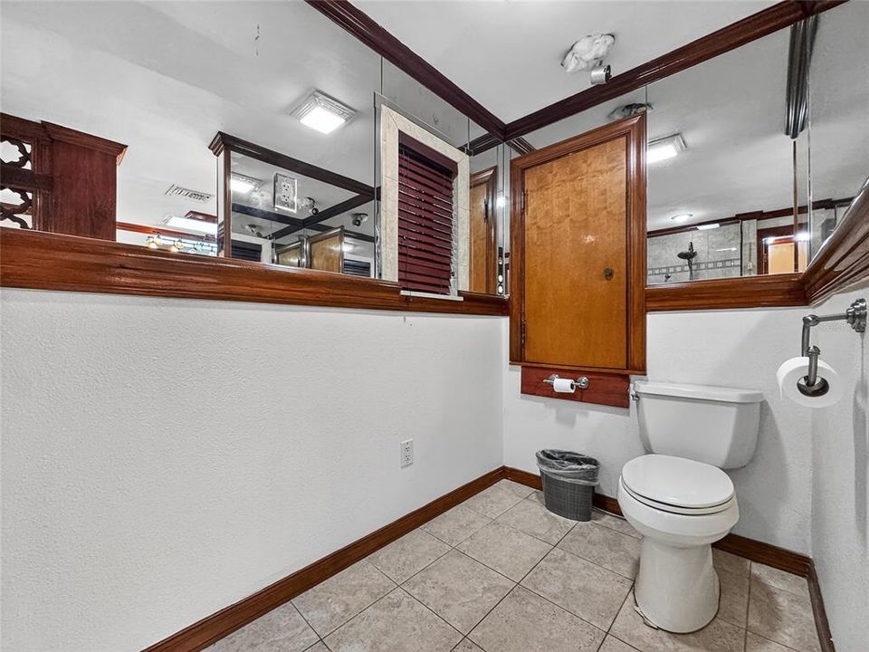 For Sale: $925,000 (4 beds, 5 baths, 7206 Square Feet)