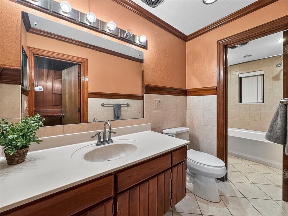 For Sale: $925,000 (4 beds, 5 baths, 7206 Square Feet)