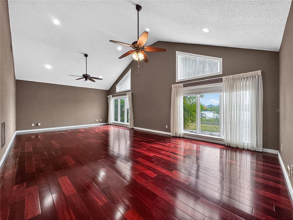 For Sale: $925,000 (4 beds, 5 baths, 7206 Square Feet)