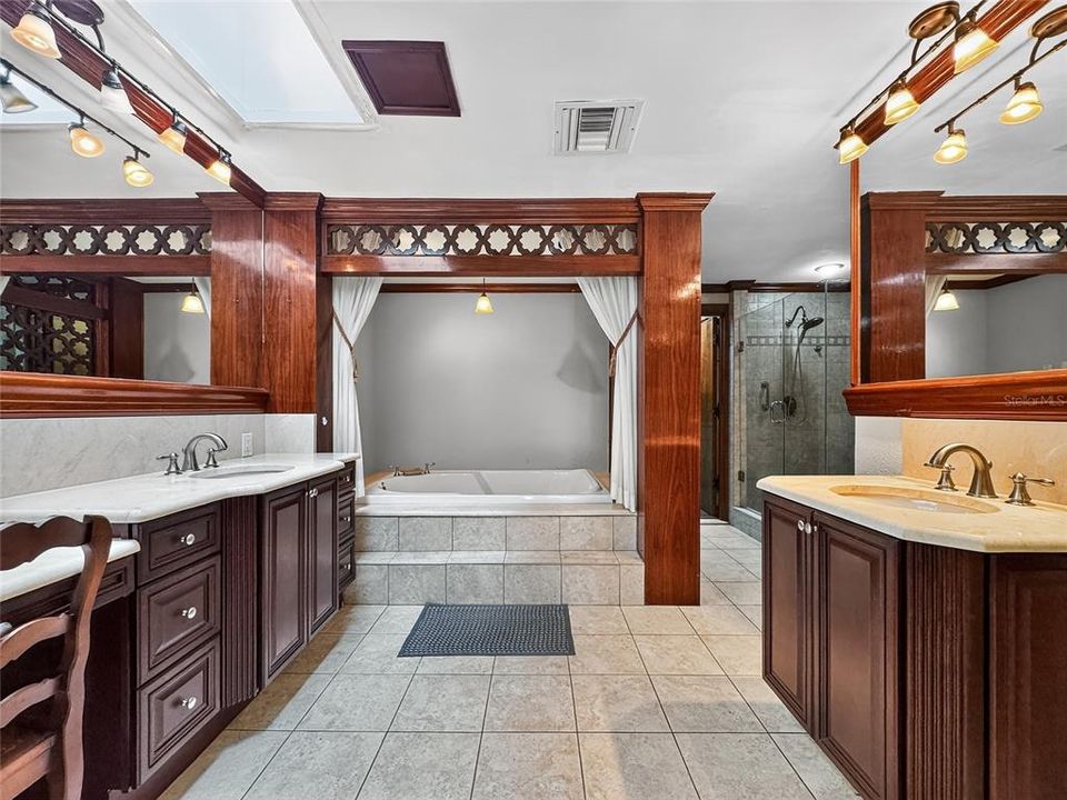 For Sale: $925,000 (4 beds, 5 baths, 7206 Square Feet)