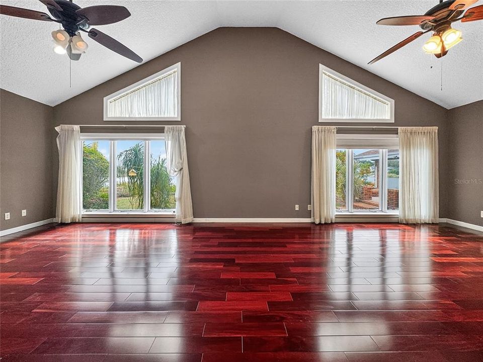 For Sale: $925,000 (4 beds, 5 baths, 7206 Square Feet)