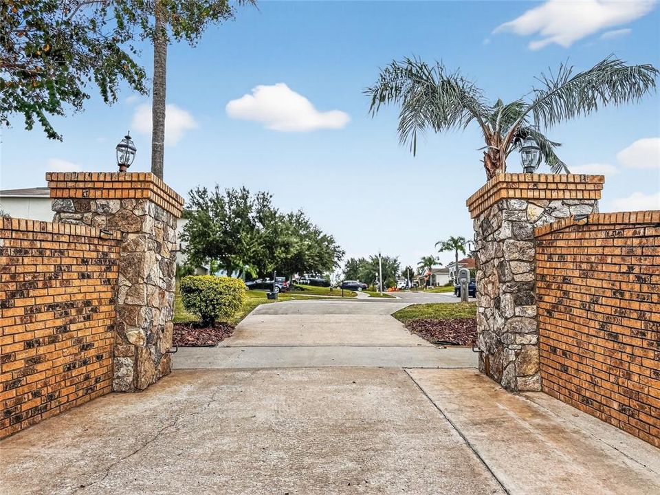 For Sale: $925,000 (4 beds, 5 baths, 7206 Square Feet)