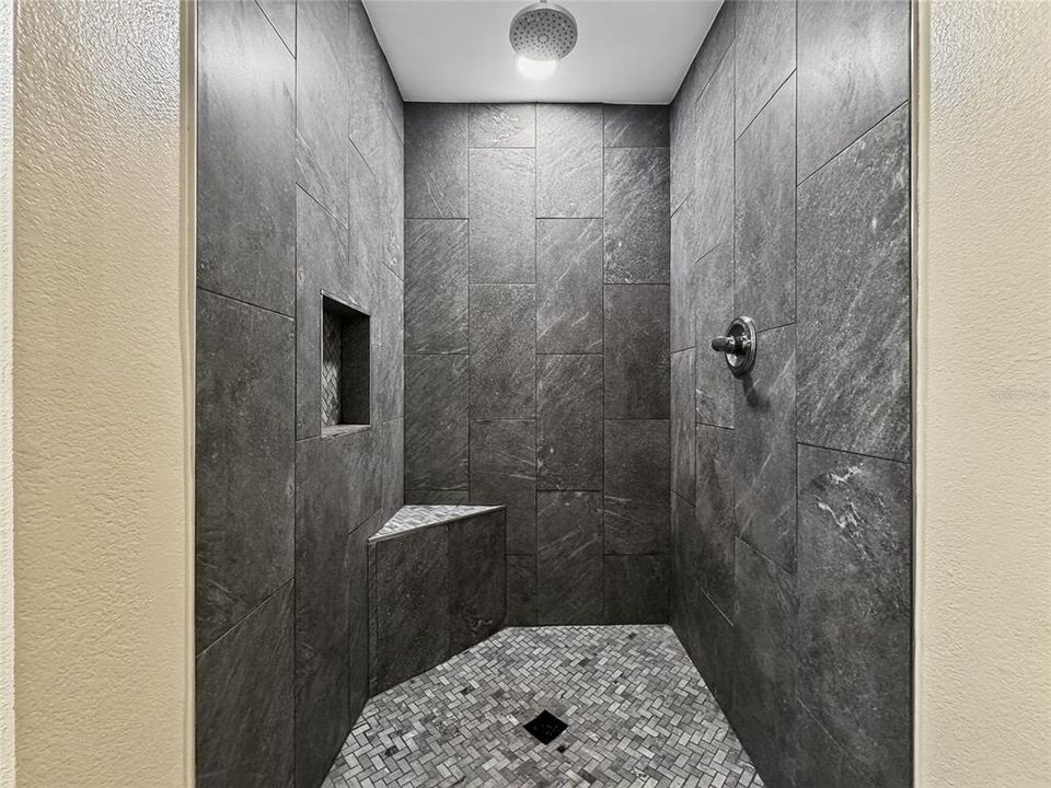 For Sale: $925,000 (4 beds, 5 baths, 7206 Square Feet)