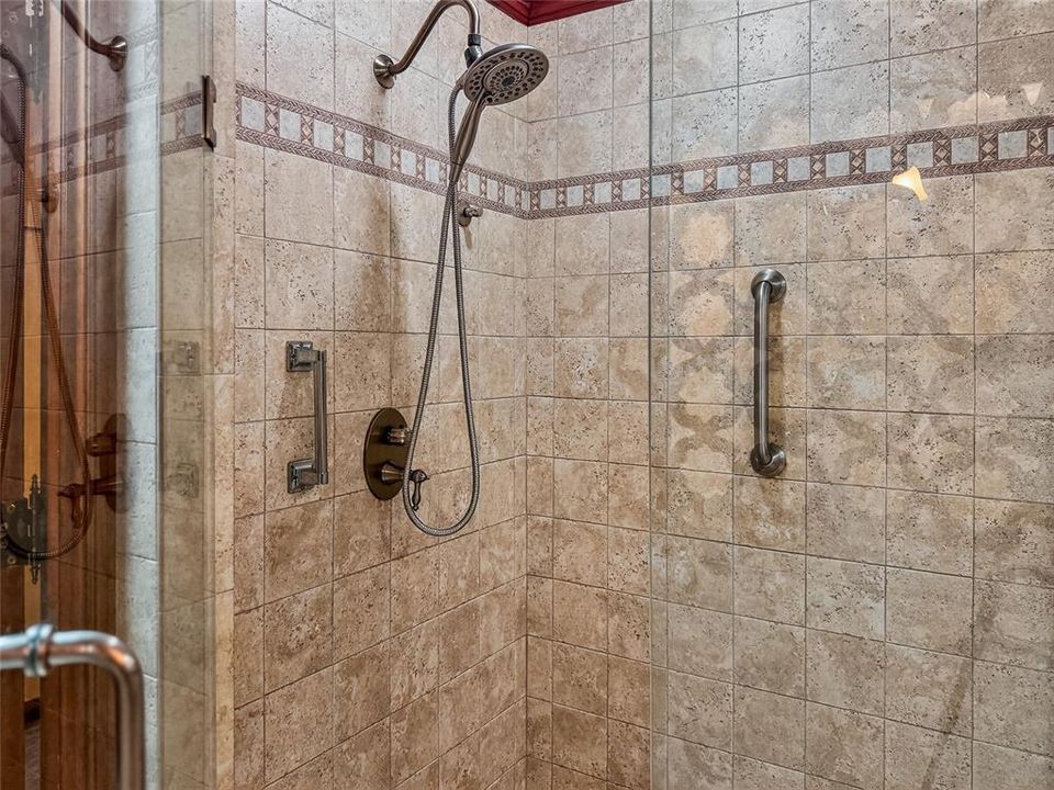 For Sale: $925,000 (4 beds, 5 baths, 7206 Square Feet)