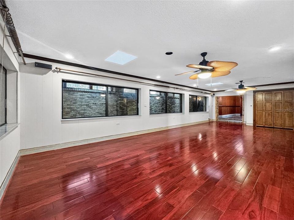 For Sale: $925,000 (4 beds, 5 baths, 7206 Square Feet)