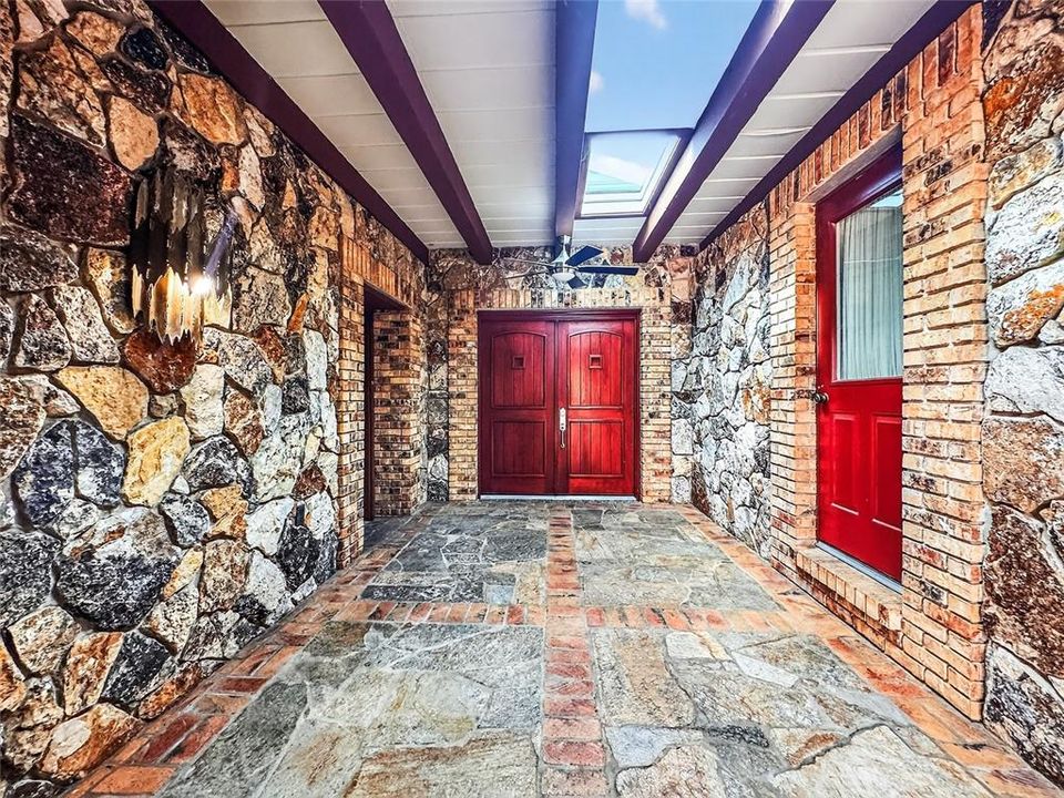 For Sale: $925,000 (4 beds, 5 baths, 7206 Square Feet)