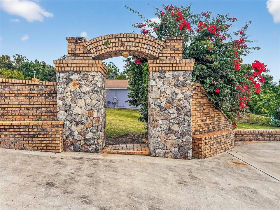 For Sale: $925,000 (4 beds, 5 baths, 7206 Square Feet)