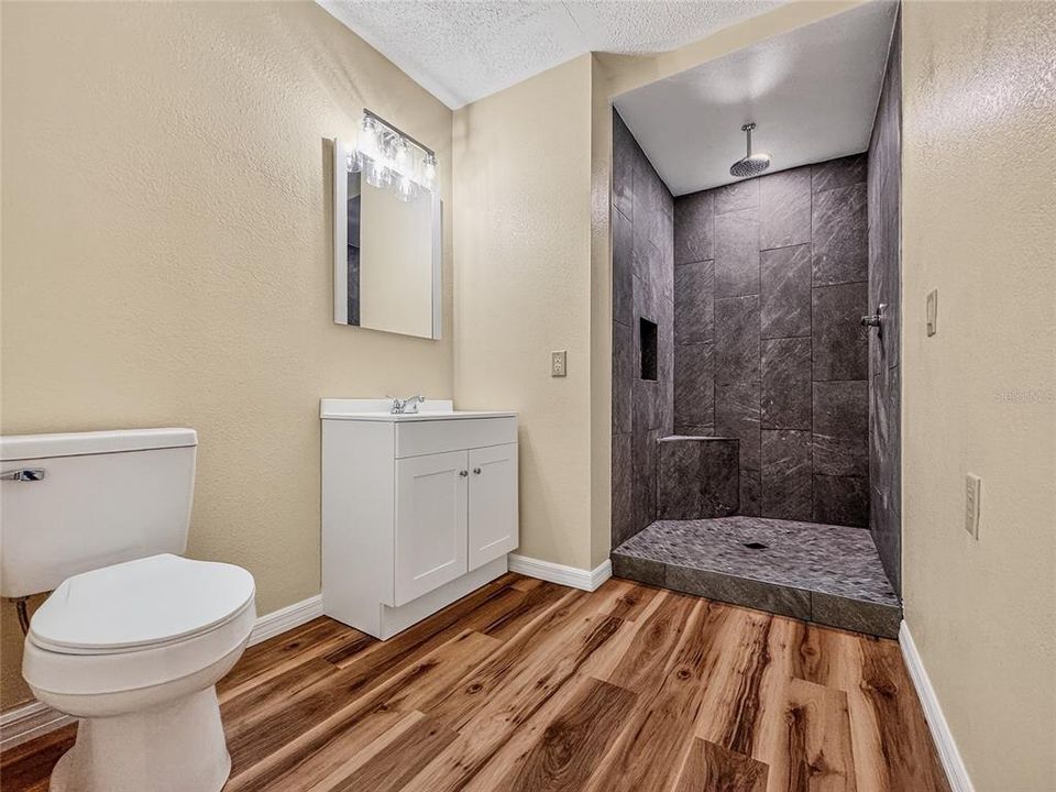 For Sale: $925,000 (4 beds, 5 baths, 7206 Square Feet)