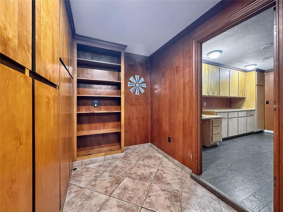 For Sale: $925,000 (4 beds, 5 baths, 7206 Square Feet)