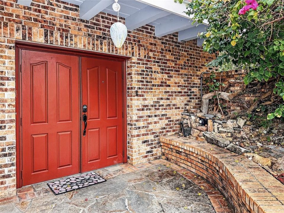 For Sale: $925,000 (4 beds, 5 baths, 7206 Square Feet)