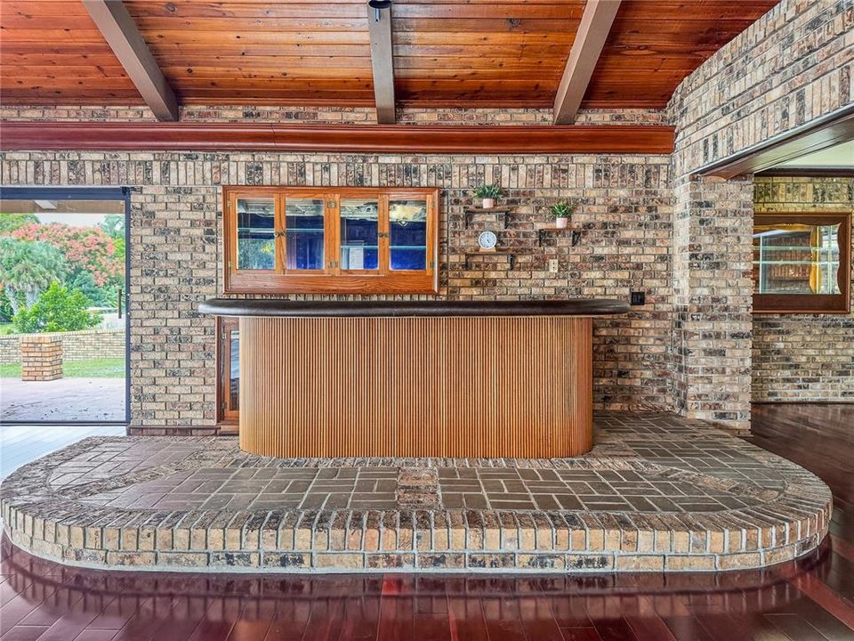 For Sale: $925,000 (4 beds, 5 baths, 7206 Square Feet)