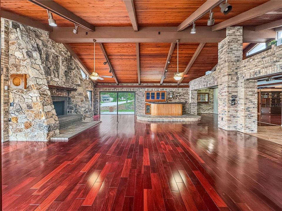 For Sale: $925,000 (4 beds, 5 baths, 7206 Square Feet)