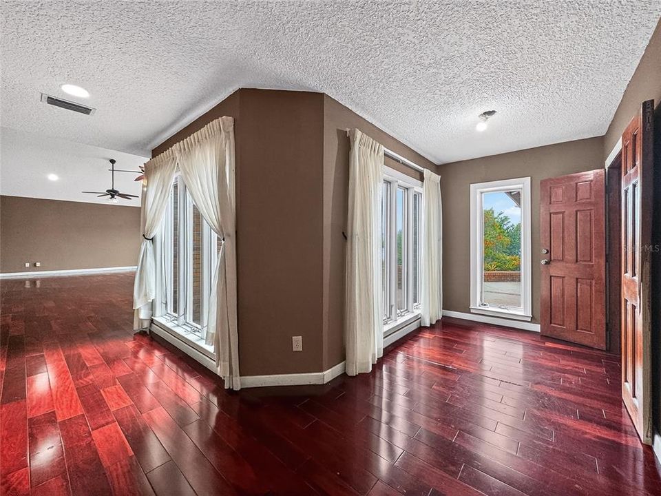 For Sale: $925,000 (4 beds, 5 baths, 7206 Square Feet)