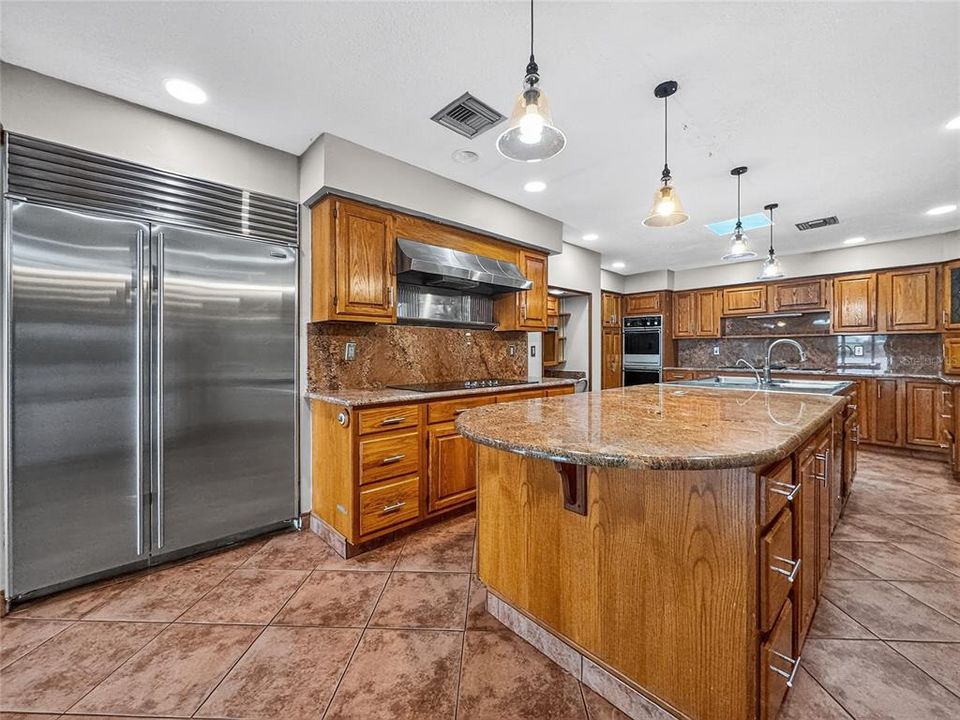 For Sale: $925,000 (4 beds, 5 baths, 7206 Square Feet)