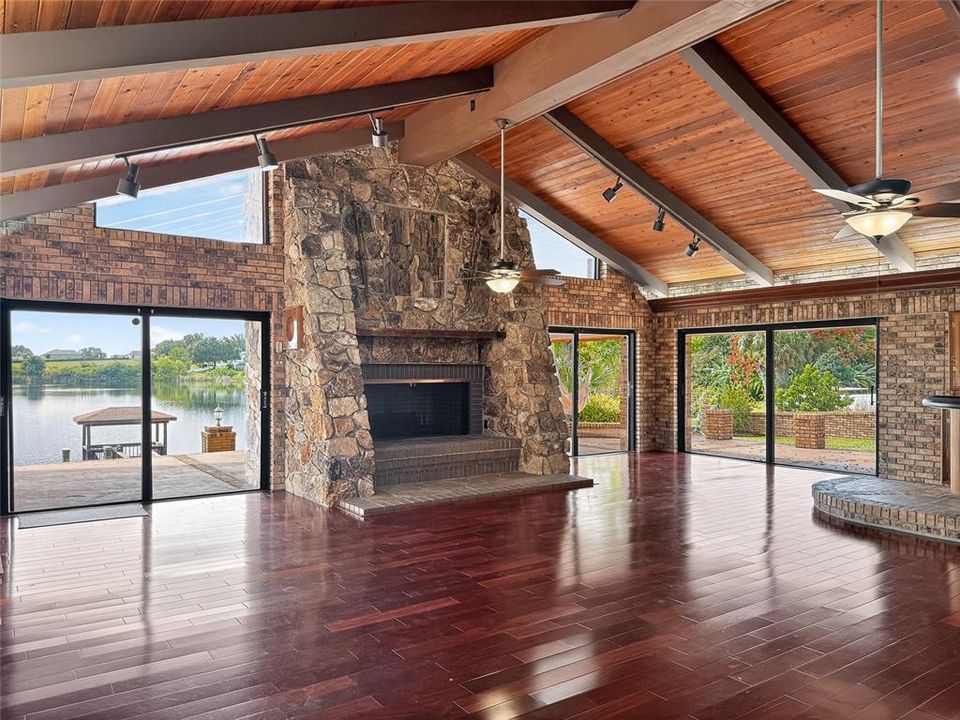 For Sale: $925,000 (4 beds, 5 baths, 7206 Square Feet)