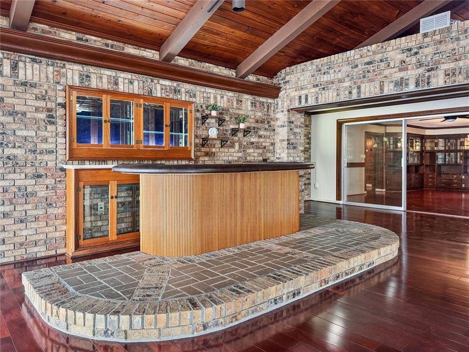 For Sale: $925,000 (4 beds, 5 baths, 7206 Square Feet)