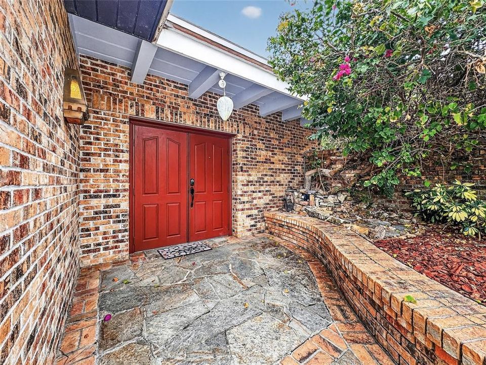 For Sale: $925,000 (4 beds, 5 baths, 7206 Square Feet)