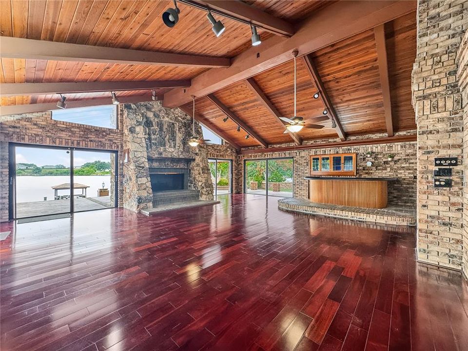 For Sale: $925,000 (4 beds, 5 baths, 7206 Square Feet)