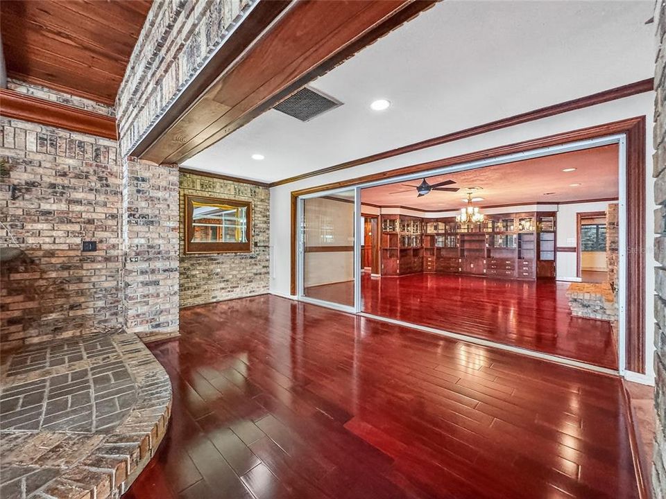 For Sale: $925,000 (4 beds, 5 baths, 7206 Square Feet)