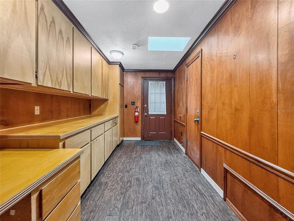 For Sale: $925,000 (4 beds, 5 baths, 7206 Square Feet)