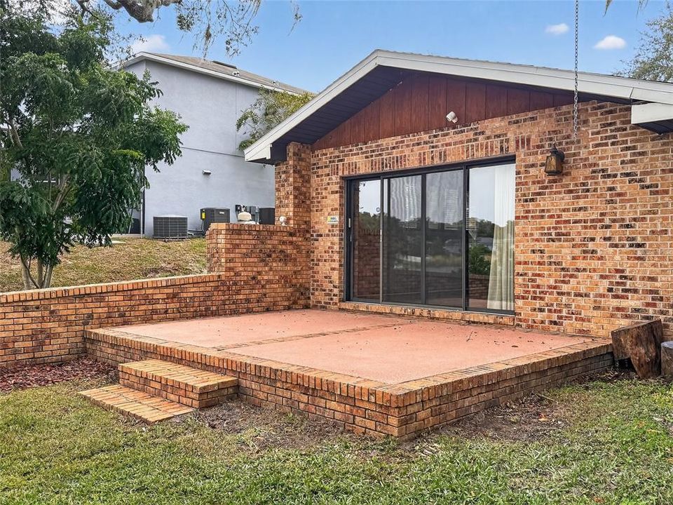 For Sale: $925,000 (4 beds, 5 baths, 7206 Square Feet)