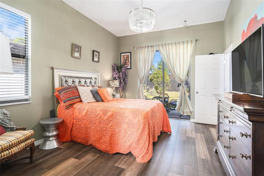 For Sale: $325,000 (3 beds, 3 baths, 1952 Square Feet)