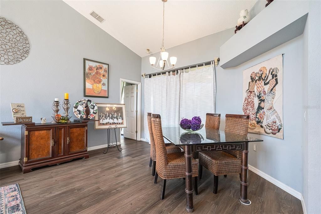 For Sale: $325,000 (3 beds, 3 baths, 1952 Square Feet)