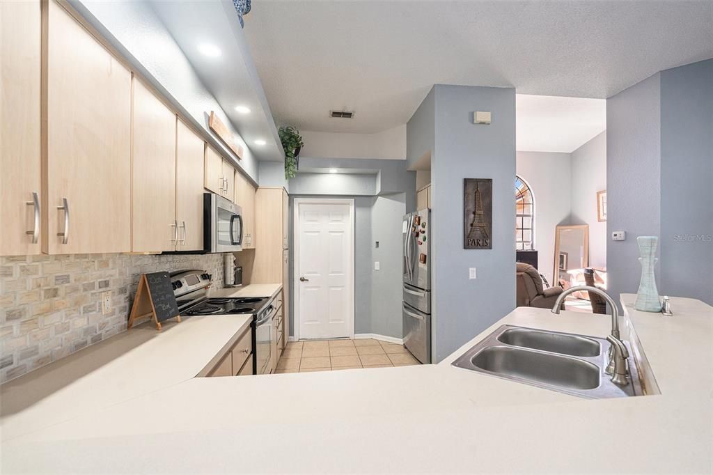 For Sale: $325,000 (3 beds, 3 baths, 1952 Square Feet)