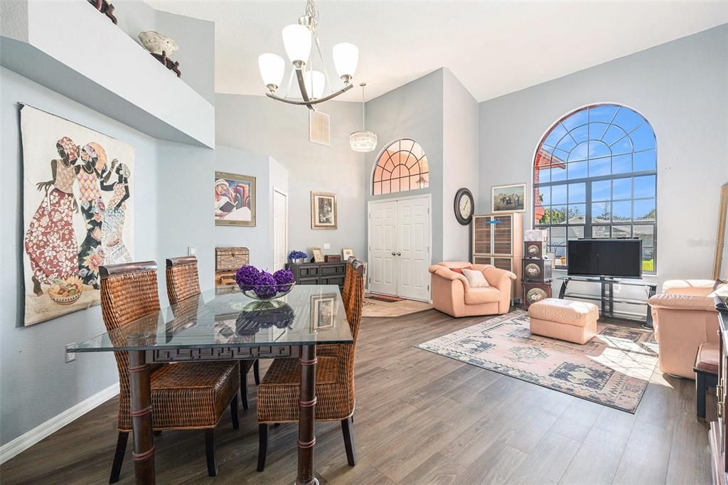 For Sale: $325,000 (3 beds, 3 baths, 1952 Square Feet)