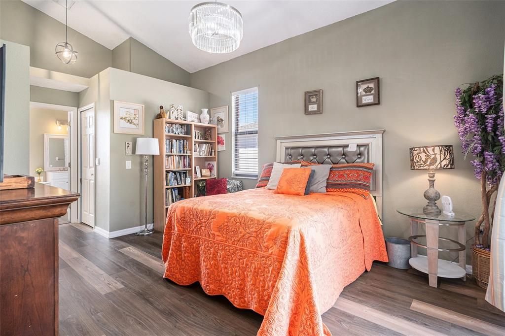 For Sale: $325,000 (3 beds, 3 baths, 1952 Square Feet)