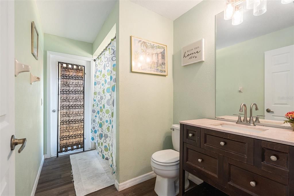 For Sale: $325,000 (3 beds, 3 baths, 1952 Square Feet)