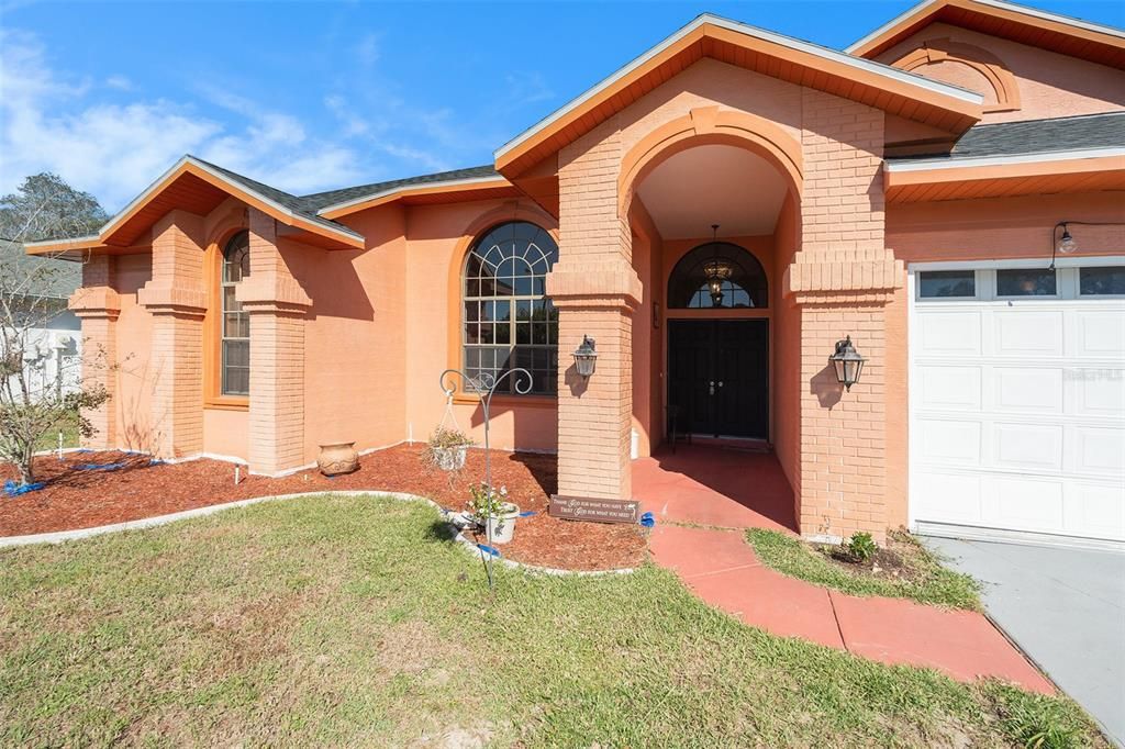 For Sale: $325,000 (3 beds, 3 baths, 1952 Square Feet)