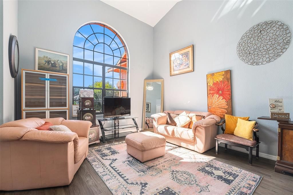 For Sale: $325,000 (3 beds, 3 baths, 1952 Square Feet)