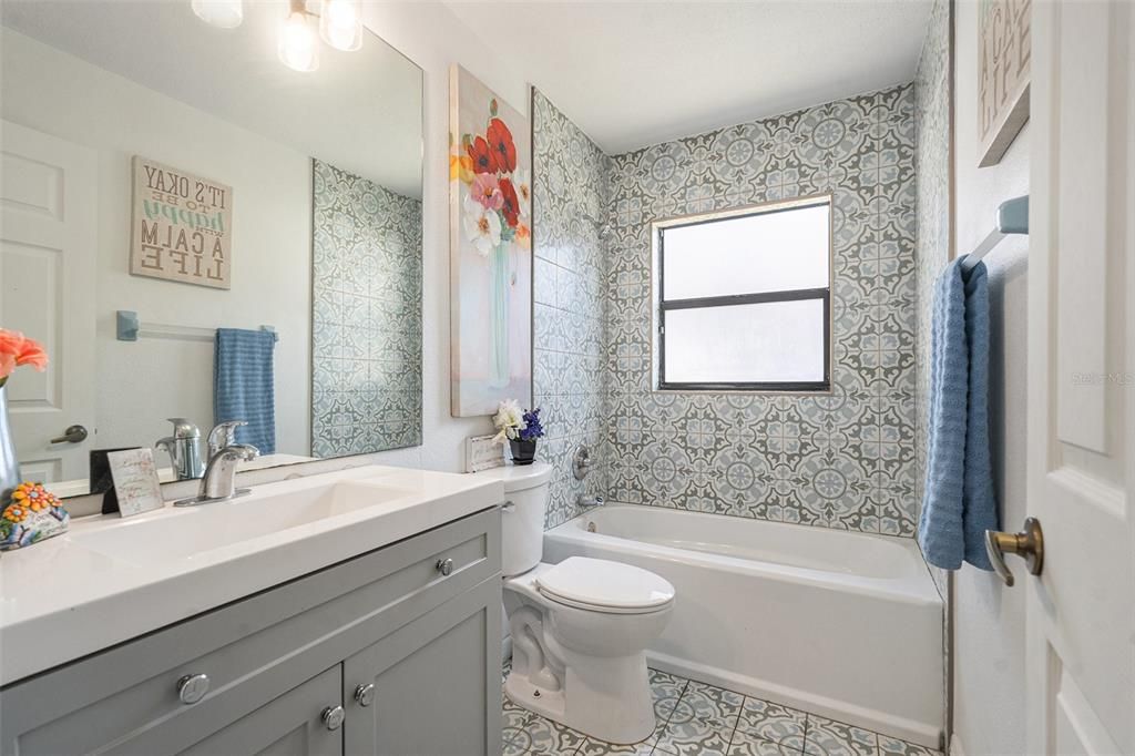 For Sale: $325,000 (3 beds, 3 baths, 1952 Square Feet)