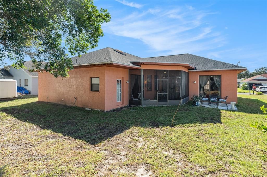 For Sale: $325,000 (3 beds, 3 baths, 1952 Square Feet)