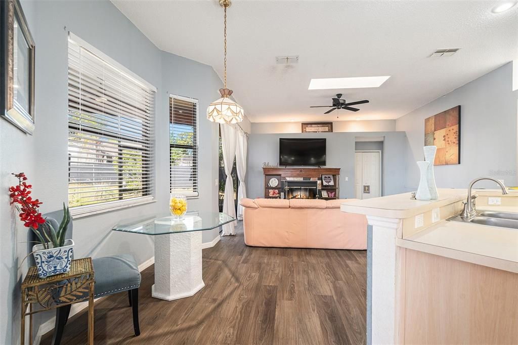 For Sale: $325,000 (3 beds, 3 baths, 1952 Square Feet)