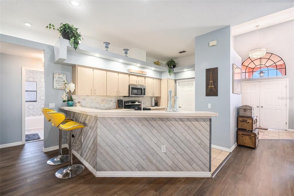 For Sale: $325,000 (3 beds, 3 baths, 1952 Square Feet)