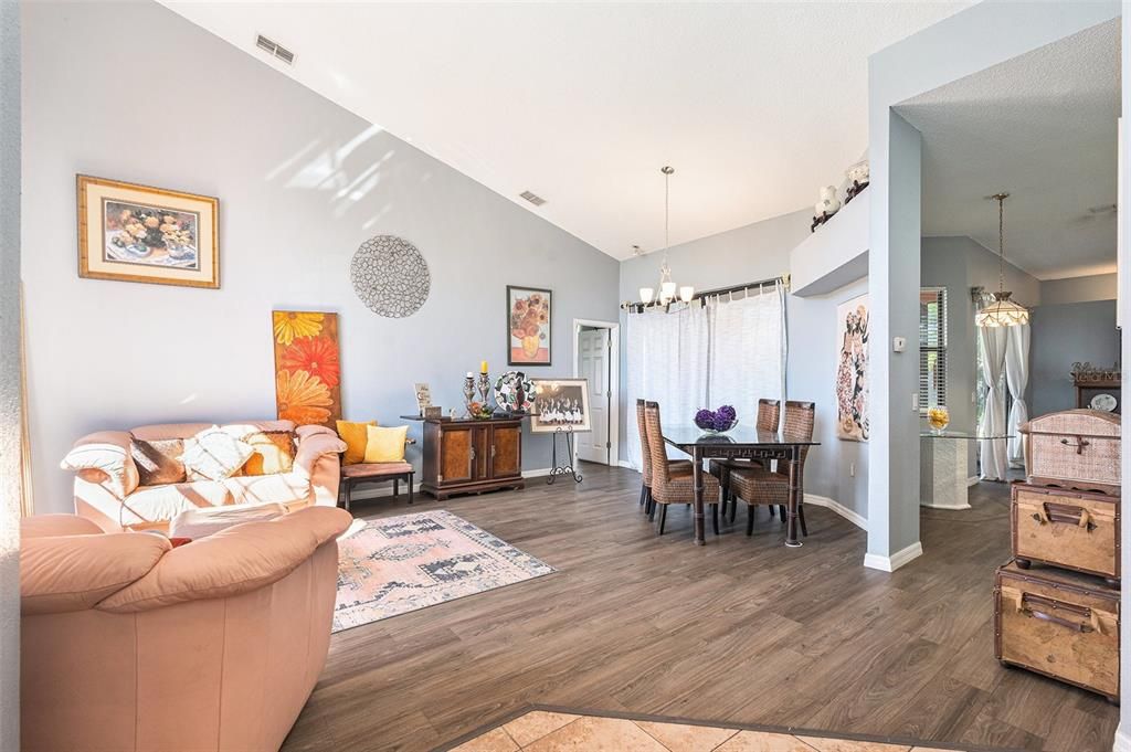 For Sale: $325,000 (3 beds, 3 baths, 1952 Square Feet)