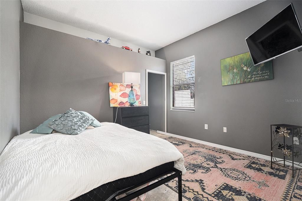 For Sale: $325,000 (3 beds, 3 baths, 1952 Square Feet)