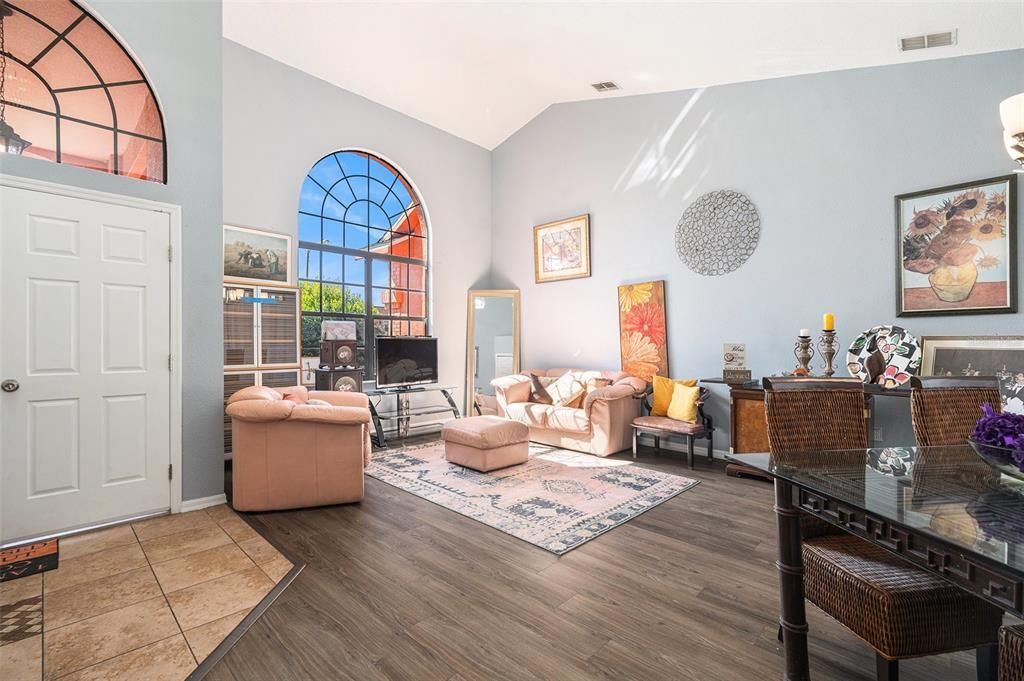 For Sale: $325,000 (3 beds, 3 baths, 1952 Square Feet)