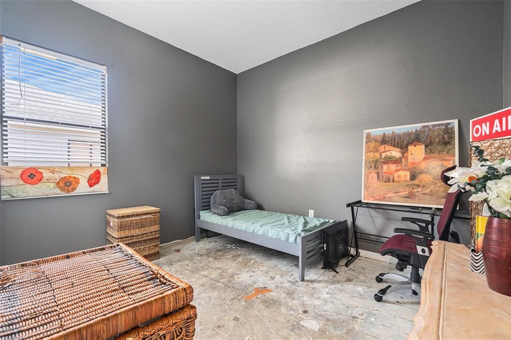 For Sale: $325,000 (3 beds, 3 baths, 1952 Square Feet)