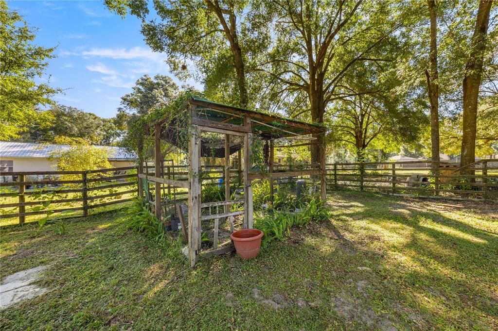 合同活跃: $199,900 (3 贝兹, 2 浴室, 1115 平方英尺)