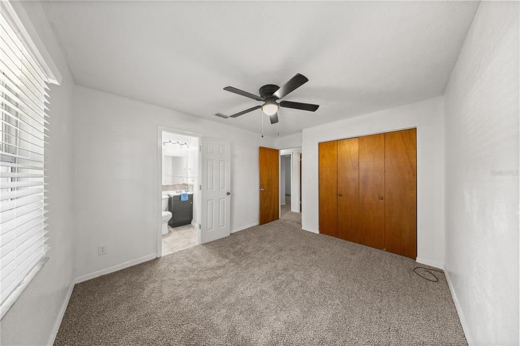 合同活跃: $199,900 (3 贝兹, 2 浴室, 1115 平方英尺)