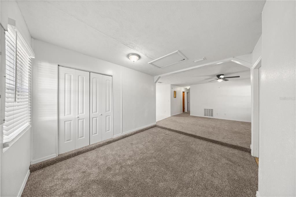 合同活跃: $199,900 (3 贝兹, 2 浴室, 1115 平方英尺)