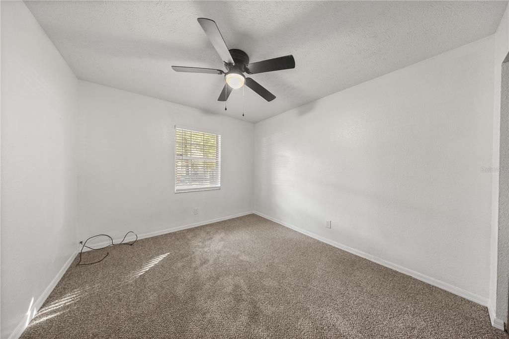 合同活跃: $199,900 (3 贝兹, 2 浴室, 1115 平方英尺)