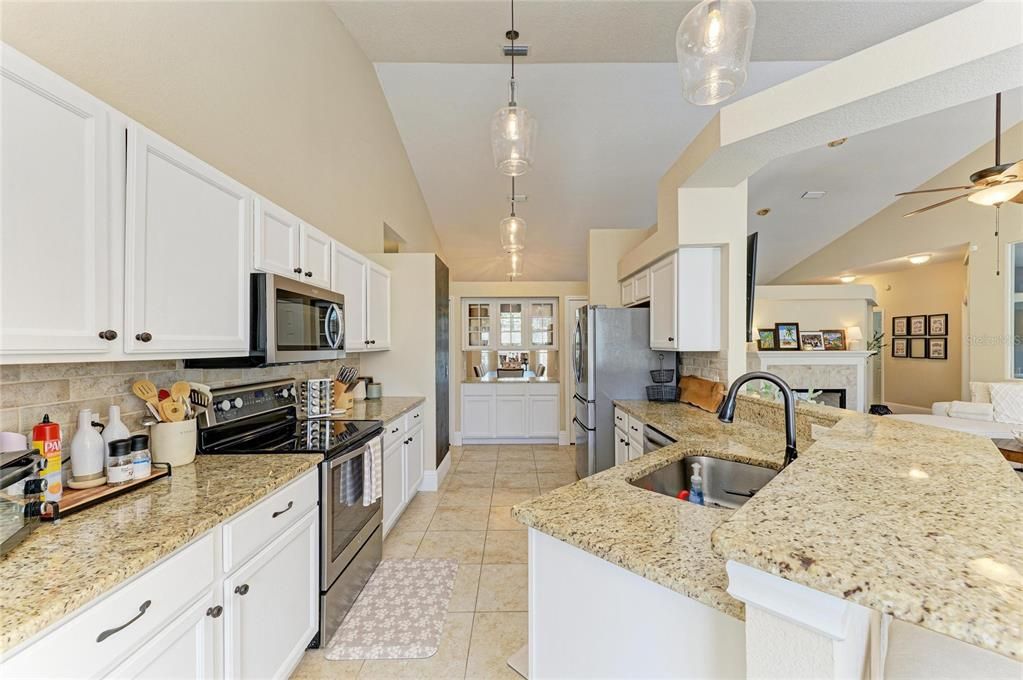 For Sale: $699,000 (3 beds, 3 baths, 2601 Square Feet)