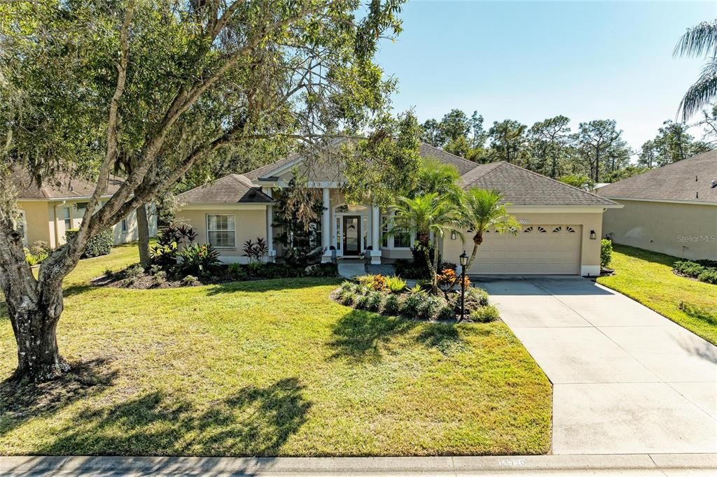 For Sale: $699,000 (3 beds, 3 baths, 2601 Square Feet)