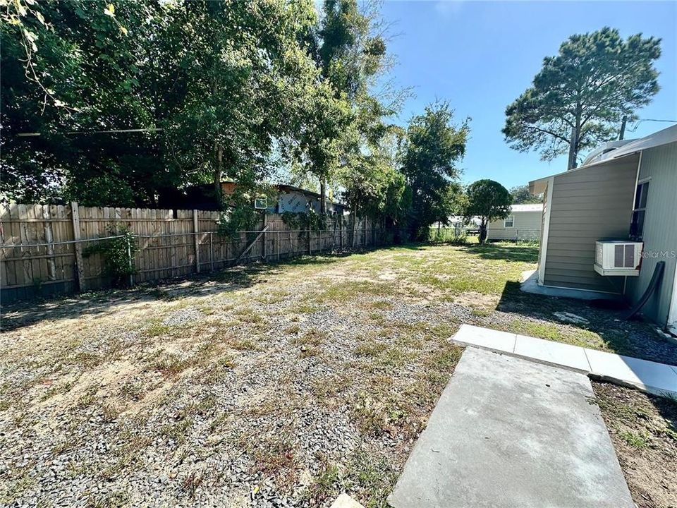 For Sale: $130,000 (4 beds, 3 baths, 957 Square Feet)