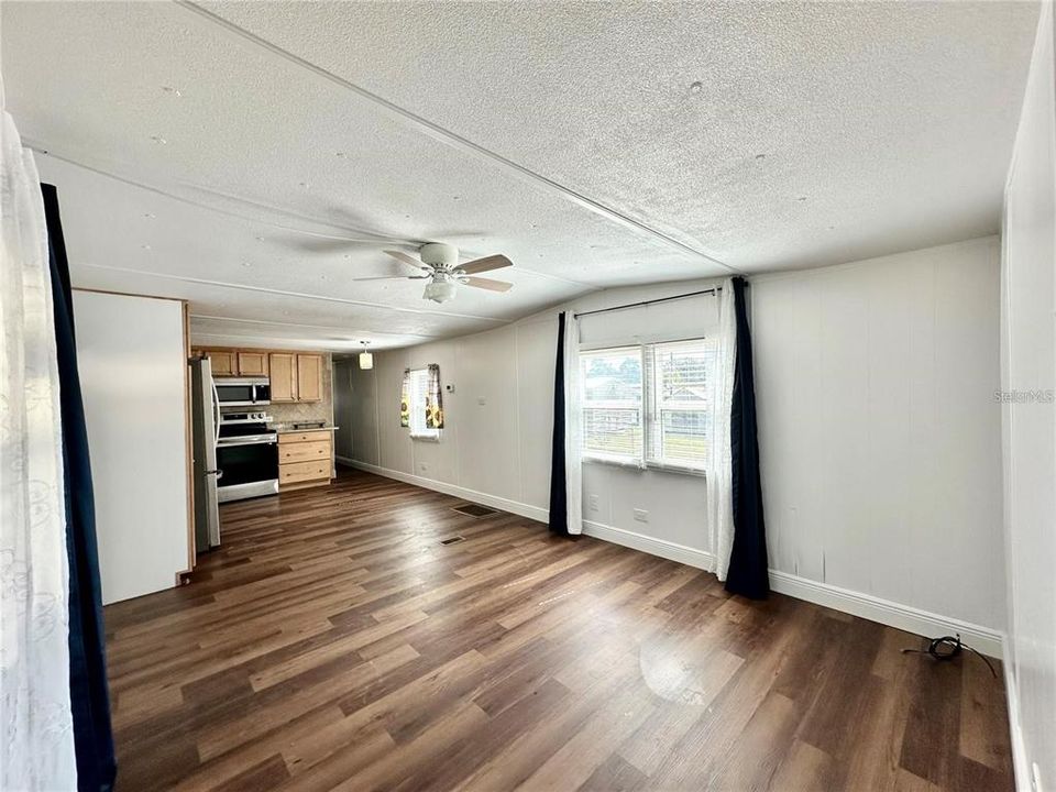 For Sale: $130,000 (4 beds, 3 baths, 957 Square Feet)